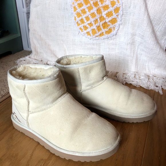 Cream Uggs - Picture 4 of 4